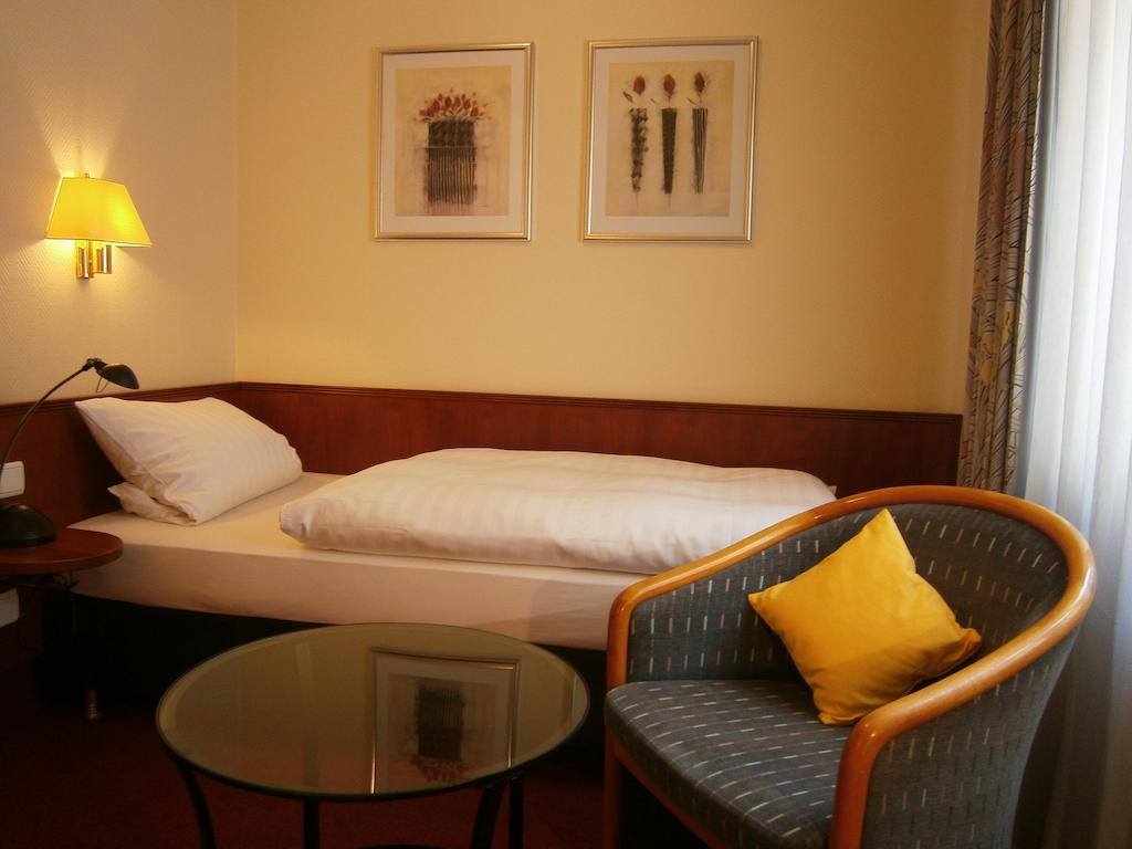 Hotel Bremer Tor Stuhr Eksteriør bilde